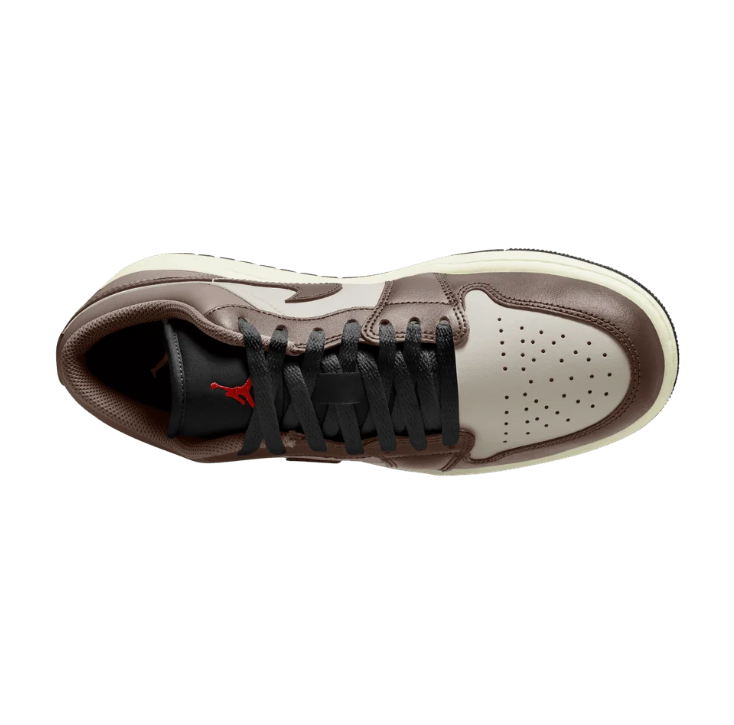 Nike Sneakers – Brown & Cream Low-Top with Black Laces