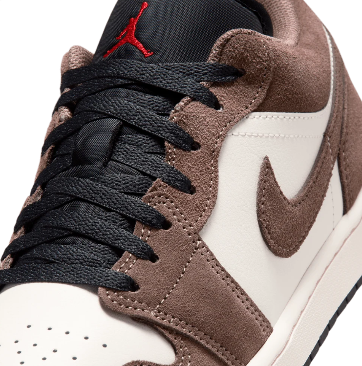 Nike Sneakers – Brown & Cream Low-Top with Black Laces