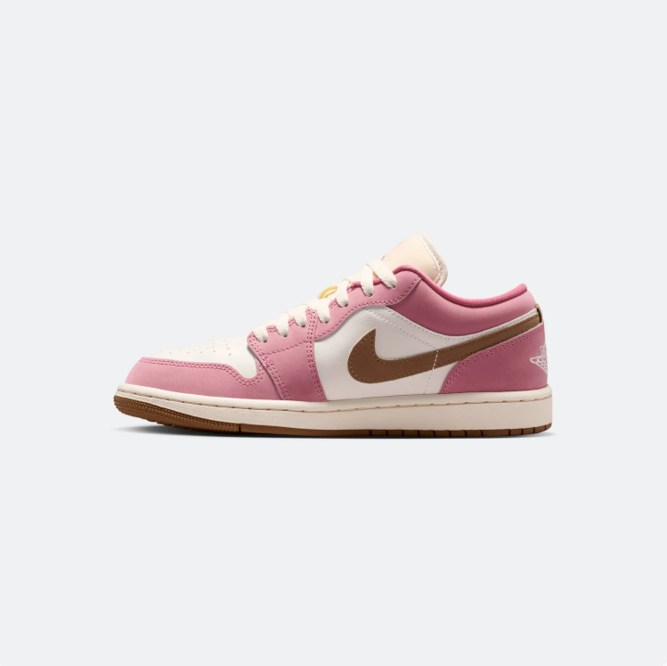 Nike Sneakers – Pink & Cream Low-Top with Brown Swoosh & Gum Sole