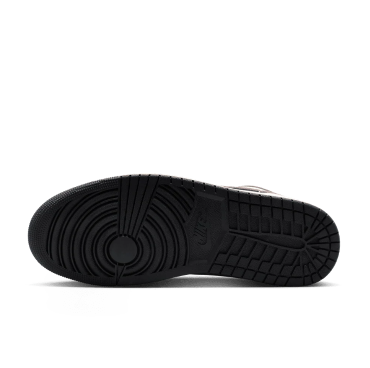 Nike Sneakers – Brown & Cream Low-Top with Black Laces